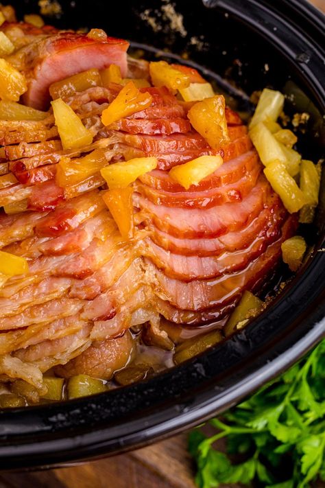 Crock Pot Brown Sugar Pineapple Ham - My Incredible Recipes Glazed Easter Ham, Ham With Pineapple, Pineapple Chutney, Brown Sugar Pineapple, Cooked Pineapple, Pineapple Ham, Easter Ham, Spiral Ham, Holiday Ham