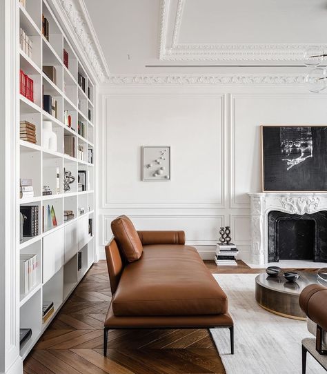 French Modern Interior, Minimal Home Design, Bold Interior Design, Bibliotheque Design, Parisian Interior, Neoclassical Interior, Arch Interior, Mid Century Living Room, Minimal House Design