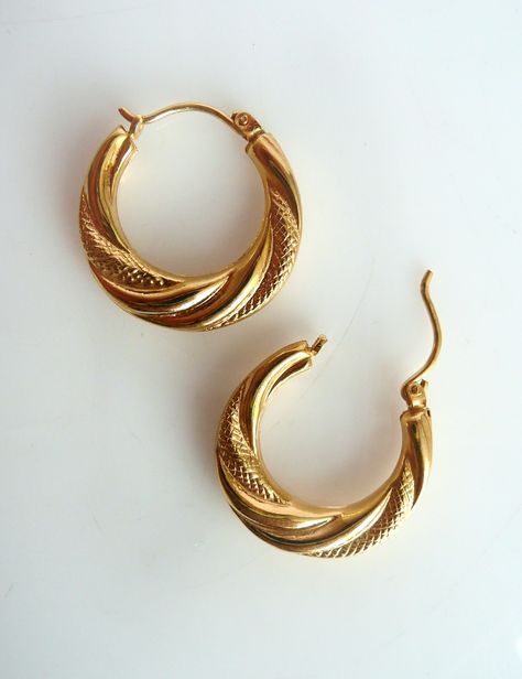 9ct Yellow Gold Twist Design Hoops Gold Earrings Studs Simple, Emerald Ring Design, Small Earrings Gold, Big Stud Earrings, Earrings Men, Unique Gold Jewelry Designs, Learning Phonics, Simple Gold Earrings, Delicate Gold Jewelry