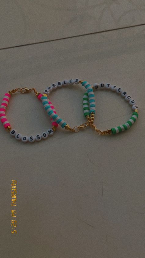 Trio Friends Bracelets, Trio Bracelets Beads, Bracelets For Trios, Power Puff Girls Bracelet, Trio Bracelet Ideas, Trio Friendship Bracelets, Letter Bracelet Beads, Trio Bracelets, Bestie Bracelets