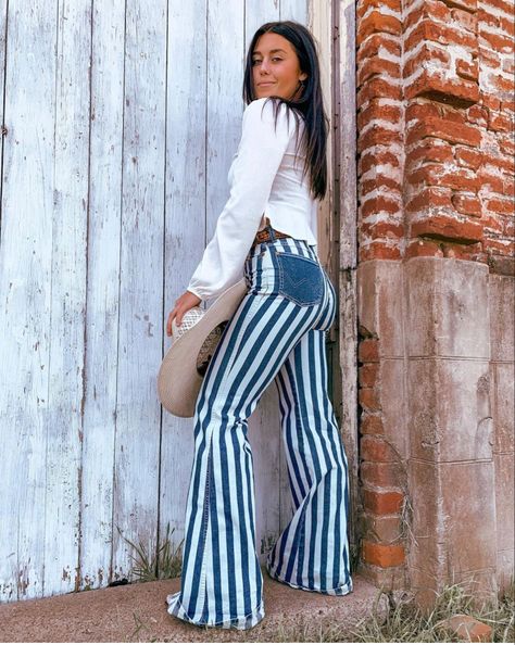 Western Striped Pants Outfit, Patterned Bell Bottoms, Flared Bottom Jeans Outfit, Western Bell Bottom Outfit, Striped Bell Bottoms Outfit, Classy Country Outfits, Western Bell Bottoms, Cute Bell Bottoms, Striped Bell Bottoms