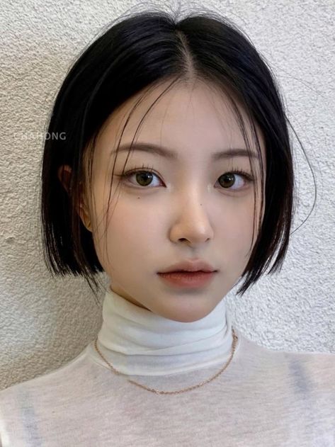 Korean short hairstyle haircut woman Chahong Hair Short, Short Hair Cuts Korean Style, Korean Short Haircut, Hair Without Bangs, 00s Mode, Korean Haircut, Korean Short Hair, Asian Short Hair, Shot Hair Styles