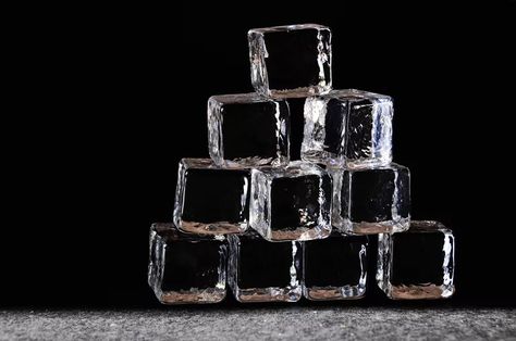 How to Make Crystal Clear Ice Cubes Ice Cube Tray Hacks, Clear Ice Cubes, Sugar Glass, How To Make Crystals, Clear Ice, Ice Cube Trays, Ice Ice Baby, Cold Pack, Diy Crystals