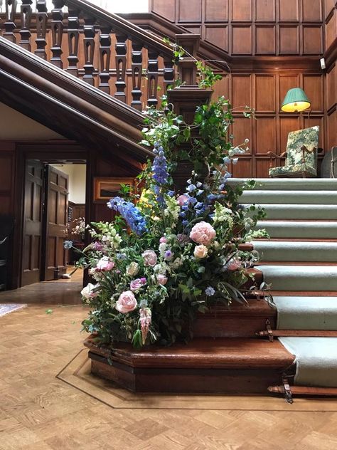 Staircase florals at Dundas Castle #dundascastlewedding #dundas #stairflowers #stairdecor #seasonal #edinburghflorist #weddingteam Staircase Florals, Wedding Staircase Decoration, Wedding Installations, Dundas Castle, Staircase Decoration, Wedding Staircase, Wedding November, November Flower, Outside Plants