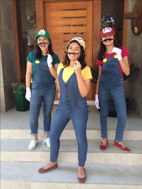 Womens Luigi Costume, Mario Women Costume, Super Mario Outfit Ideas, Luigi Costume Women, Super Mario Halloween Costumes, Mario Party Costume, Mario Costume Women, Mario Character Costumes, Wario Costume