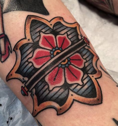 Arrow Ring Tattoo, Hinge Tattoo, Traditional Leg Tattoos, Southwestern Tattoo, Traditional Leg Tattoo, Super Cool Tattoos, Ditch Ideas, Tattoo God, Leg Sleeve Ideas