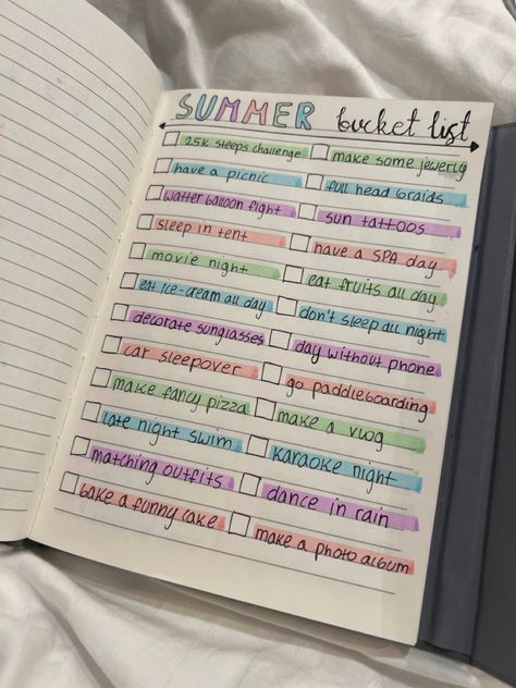 Bucket List Ideas Journal Aesthetic, Bucket List Template Aesthetic, Aesthetic Bucket List Journal, Buket List 2023, Bucket List Design Ideas, Cute List Ideas, Bucket List Design Layout, List Ideas Creative, Cute To Do List Ideas