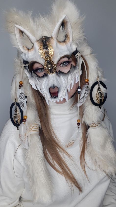 Wolf Mask Character Design, Werewolf Cosplay Female, Fox Skull Mask, Cultist Clothes, Therian Muzzle Pattern, Full Face Mask Design Ideas, Wolf Headpiece, Animal Masks Masquerade, Fur Suit Head