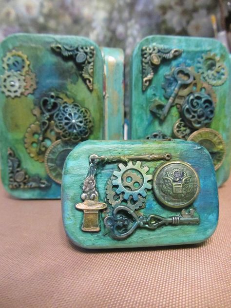 Decorated Tins, Tin Can Lights, Tin Projects, Diorama Art, Tin Ideas, Tiny Foods, Phone Bling, Altoids Tin, Tin Can Art