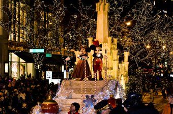 lights_47_web.jpe Chicago Magnificent Mile, Chicago Christmas, Lights Festival, Chicago Vacation, Best Christmas Lights, Magnificent Mile, Chicago Family, Christmas Light Displays, Kid Friendly Activities