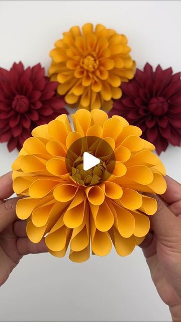 How To Make Paper Flowers Videos, Flower Making Ideas Paper, Different Color Sunflowers, Christmas Paper Flowers Diy, Paper Quilling Flowers Tutorial, Flowers Making With Paper, Paper Dahlia Flowers Diy, Flowers Out Of Paper Easy, Flowers Making Crafts Paper