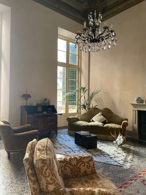 interior design / home design / home decor / italian style / aesthetic homes / northern italy / call me by your name / cmbyn aesthetic Italian House Aesthetic Interior, Italian Airbnb, Italian Room Aesthetic, Italian Apartment Aesthetic, Call Me By Your Name Aesthetic, Cmbyn House, Call Me By Your Name House, Italian Villa Aesthetic, Italian House Interior