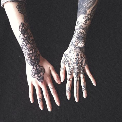 #tattoo #ink Hannah Pixie Snowdon Tattoos, Hannah Snowdon Tattoo, Hannah Pixie Snowdon, Hannah Snowdon, Hannah Pixie, Hand Tats, Tattoo Project, Body Modification, Band Tattoo