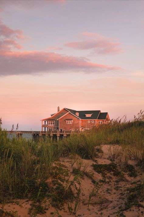 Jennette's Pier in the Outer Banks, NC #Beachlife #OuterBanksNC #OuterBanksPhotography #OBXLife #BeachPhotography #BeachLife Outer Banks Beach House, Outer Banks Houses, Australia House, Outer Banks Beach, Outer Banks Nc, Summer Surf, The Outer Banks, Coastal Life, Summer Soiree