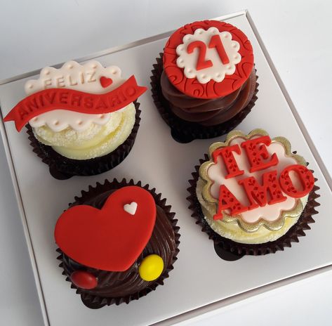 Cupcakes Fondant, Foodie Pics, Valentines Baking, Fondant Cookies, Valentine Anniversary, Fondant Cupcakes, Cake Decorating Tips, Cute Cakes, Mini Cupcakes