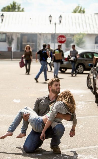 Mike Vogel, Britt Robertson, Under The Dome, Action Pose Reference, Human Reference, Body Reference Poses, Human Poses Reference, Foto Poses, Figure Poses