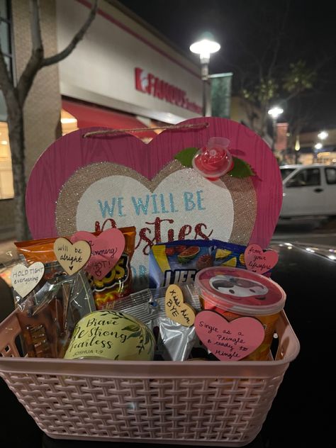 Heartbreak Gifts Basket, Break Up Basket Gift For Best Friend, Gifts For Friend After Breakup, Break Up Kit For Best Friend, Break Up Basket For Best Friend, Break Up Basket, Breakup Basket Friends, Breakup Gifts For Friends, Breakup Basket