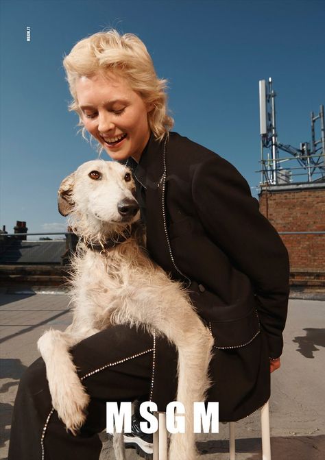 MSGM Celebrates 10th Anniversary with Youthful FW19 Collection Photos With Dog, Dog Photoshoot, Dog Branding, Dog Photos, Fashion Shoot, Model Photography, Editorial Photography, Dog Days, Animal Photography