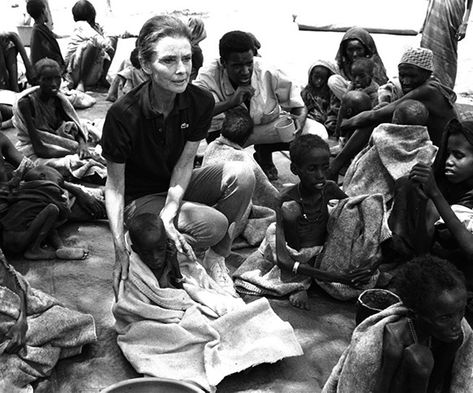 Rare Audrey Hepburn — rareaudreyhepburn: UNICEF Ambassador Audrey... Audrey Hepburn Unicef, Audrey Hepburn Children, Robert Wolders, Audrey Hepburn Photos, Famous Pictures, Audrey Hepburn Style, British Actresses, Best Actress, Infp