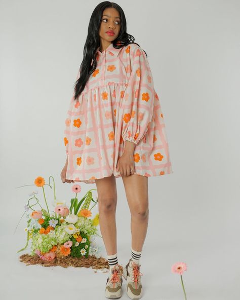 grey milk on Instagram: “meet dilly 🌷 this lil lady is a shirt/smock dress mash up and is the sweetest. wiggly checks, vegan pearl buttons and stretchy cuffs…” Smock Dress Outfit, Shabby Chic Clothes, Whimsical Fashion, Summer Dress Outfits, Pearl Buttons, Smock Dress, Daily Fashion, Simple Dresses, Passion For Fashion