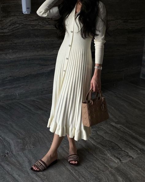 Classy Sunday Outfit, Elegant Modest Dresses Classy, Classy Church Outfits For Women, Elegant Flamboyant, Modest Classy Outfits, Chique Outfit, Elegant Outfit Classy, Modest Summer Outfits, Elegant Dresses Classy