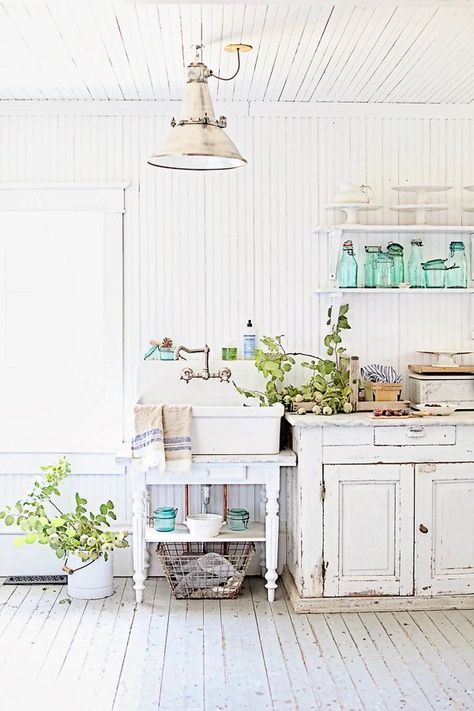 Modern Kitchen Images, Cottage Details, Cottage Market, French Country Kitchens, Dreamy Whites, Country Cottage Decor, Farmhouse Remodel, Boot Room, Farmhouse Bedroom Decor