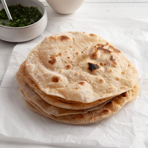 Chapati Breads Chapati Recipe Indian, Chapati Bread, Chapati Recipe, Garlic Naan Recipe, Chapati Recipes, Best Indian Recipes, Indian Recipes Authentic, Authentic Asian Recipes, Recipe Indian