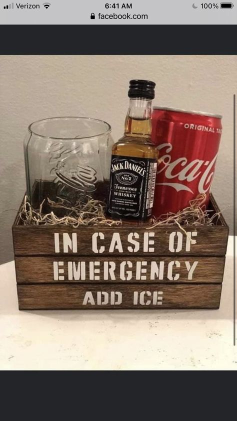 Christmas Gifts For Neighbors, Gifts For Neighbors, Liquor Gifts, Raffle Baskets, Christmas Gift Basket Ideas, Themed Gift Baskets, Diy Gift Baskets, Easy Christmas Gifts, Alcohol Gifts