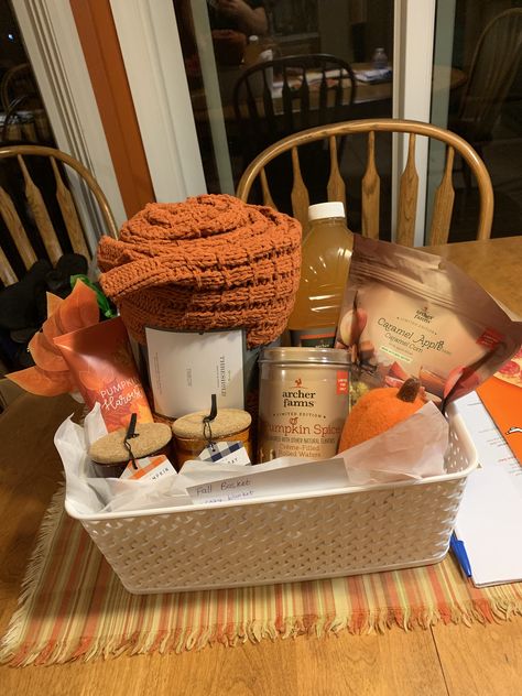 Thanksgiving Baskets, Fall Gift Baskets, Spooky Halloween Gifts, Halloween Themed Gifts, Halloween Gift Baskets, Homemade Gift Baskets, Raffle Basket, Best Gift Baskets, Friends Ideas