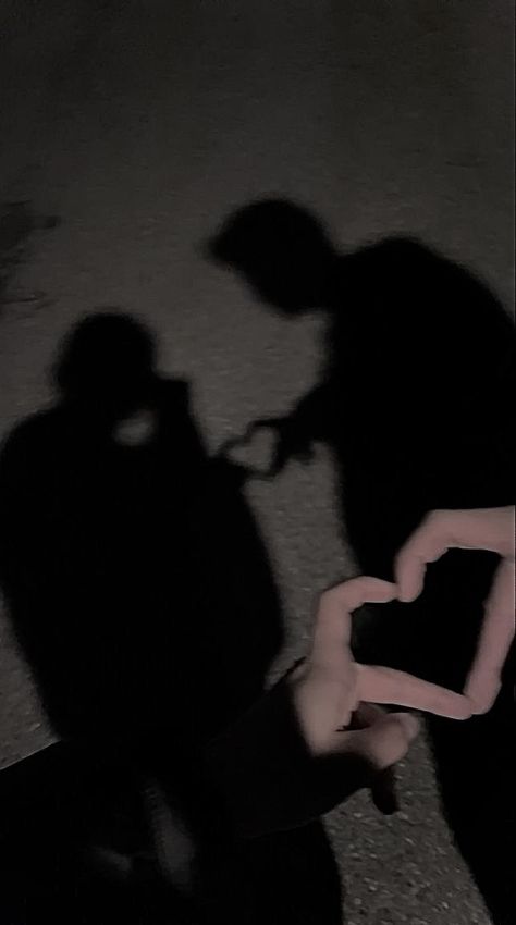 Couples Aesthetics Dark, One Side Love Images, Shadow Photos Of Couples, Couple Shadows Aesthetic, Cute Couple Shadow Photos, Aesthetic Shadow Couple Pictures, Its Me, Dancing Shadows Aesthetic Couple, Cute Love Couple Images Shadow