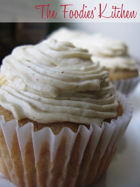 Horchata Cupcakes Horchata Cake Recipe, Horchata Cake, Horchata Cupcakes, How To Make Horchata, Guatemalan Recipes, Spanish Desserts, Recipe Mexican, Dessert Cupcakes, Yummy Cupcakes