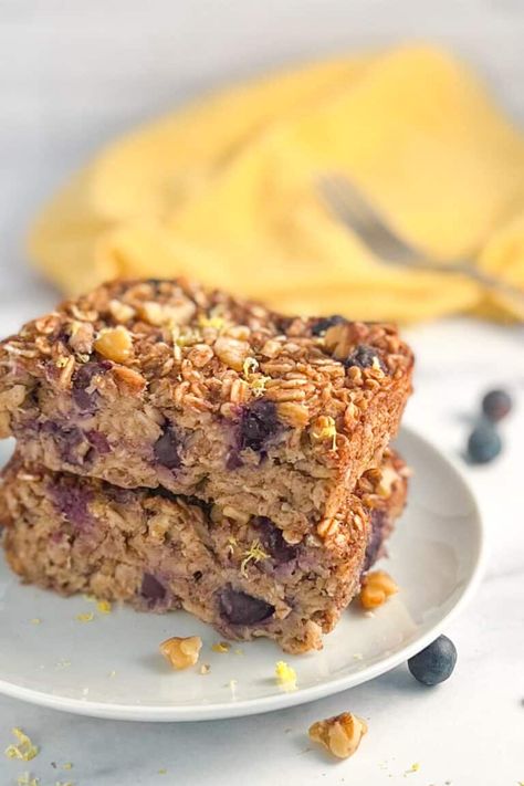 This healthy Lemon Blueberry Baked Oatmeal for One is a great way to break up the morning oats monotony. It's gluten-free, oil-free, vegan, and delicious. #bakedoatmeal #healthyveganrecipes #blueberrylemon #danielfastrecipes #glutenfree #oilfree #soyfreeoption Slow Cooker Oats, Baked Blueberry Oatmeal, Make Ahead Oatmeal, Feasting On Fruit, Daniel Fast Recipes, Baked Oatmeal Recipes, Blueberry Oatmeal, Oatmeal Breakfast, Baked Oats