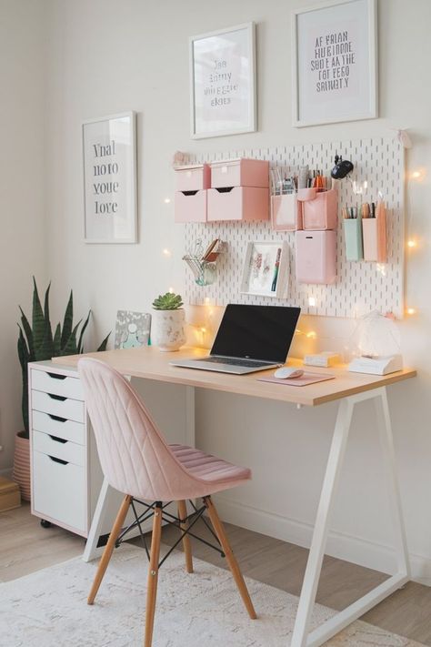 Small study desk with rose gold accessories and pastel decor. Minimalist Study Desk, Small Study Desk, Girly Desk, Small Desk Organization, Pastel Desk, Instagram Magazine, Rose Gold Accessories, Space Saving Desk, Cozy Desk