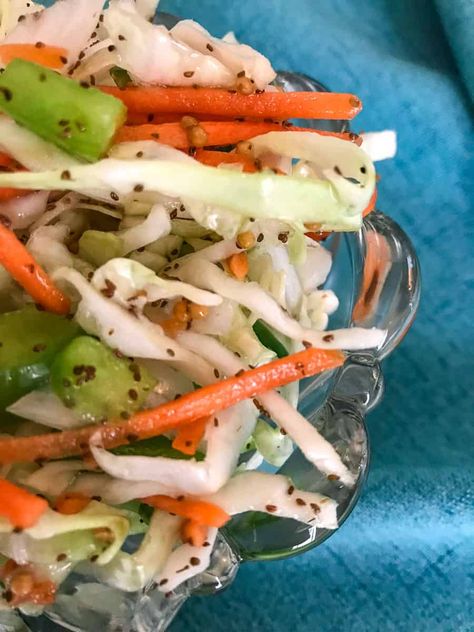 Coleslaw With Vinegar Dressing, Southern Coleslaw Recipe, No Mayo Coleslaw, Southern Coleslaw, Best Coleslaw Recipe, Vinegar Coleslaw, Southern Side Dishes, Coleslaw Recipe Easy, Slaw Dressing