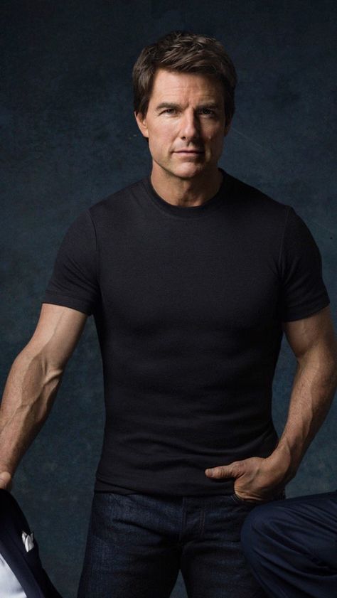 Tom and his Arms of Steel!!! Male Celebrity Crush, Tom Cruise Hot, Tom Cruise Movies, Human Evolution, Pahlawan Marvel, Mission Impossible, The Perfect Guy, Charles Leclerc, Katie Holmes