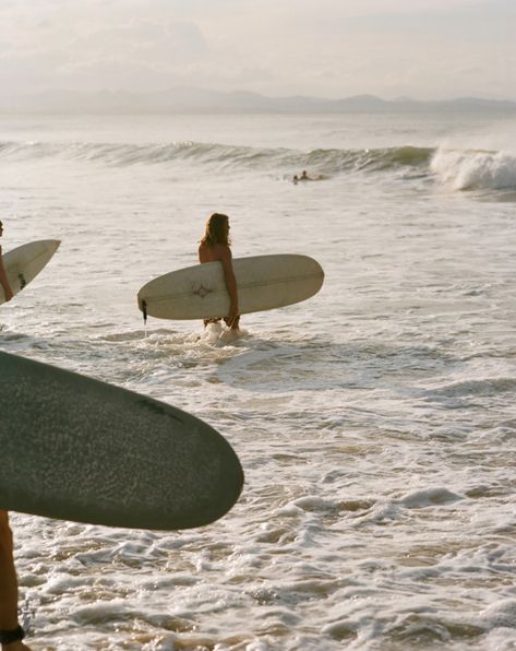 Surf Summer Aesthetic, Surfer Photography, Beachy Prints, Surfer Aesthetic, Aussie Summer, Surfer Vibes, Surfer Lifestyle, Surfing Aesthetic, Surf Aesthetic