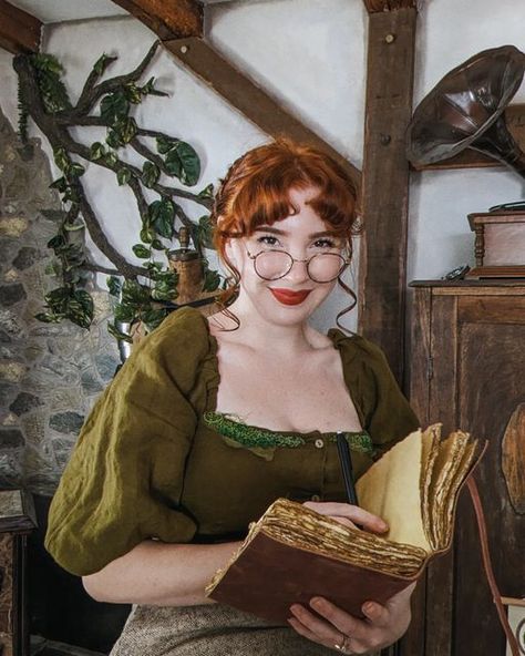 Rachel Maksy Hobbit, Rachel Maksy Hair, Rachel Maksy Outfits, Red Hair And Glasses, Rachel Maksy, Medieval Fair, Side Character, Vintage Inspired Fashion, Character Poses