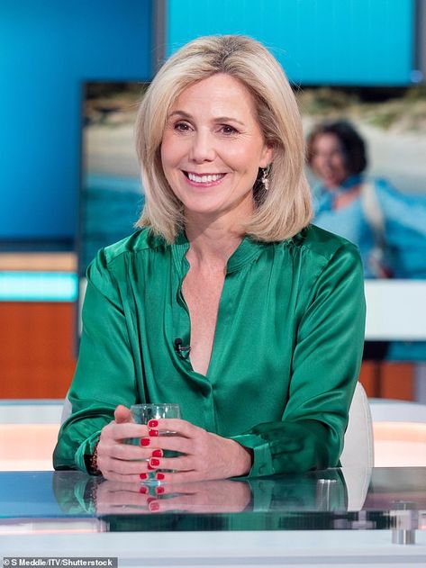 Sally Phillips Actress, Sally Geeson, Sally Phillips, Good Morning Britain, Bridget Jones, Tall Women, Maquillaje De Ojos, Beautiful People, Good Morning