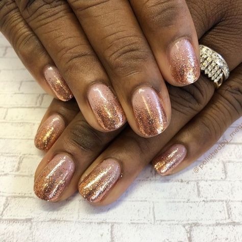 Gold Round Nails, Rose Gold Short Nails, Gold Ombre Nails Glitter, Gold Toe Nail Designs, Nails Design For Black Women, Rose Gold Sparkle Nails, Rose Gold Nail Design, Glitter French Tip Nails, Gold Toe Nails