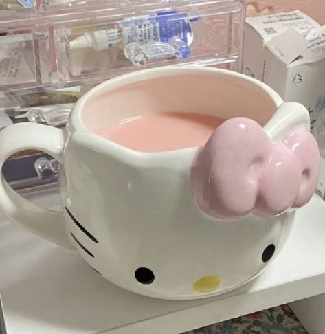 Aesthetic Mugs, Images Hello Kitty, Hello Kitty Mug, Charmmy Kitty, Hello Kitty Aesthetic, Pretty Mugs, Hello Kitty Pink, Tanah Liat, Keramik Design