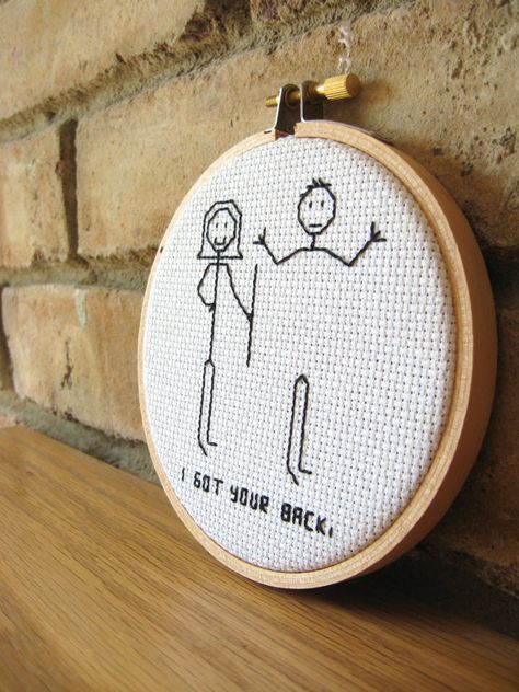 Friends Embroidery Hoop, Best Friends Embroidery, Best Friend Embroidery, Stick Figure Ornaments, Embroidery Friends, Friend Embroidery, Funny Embroidery Patterns, Friends Embroidery, Drawing Funny