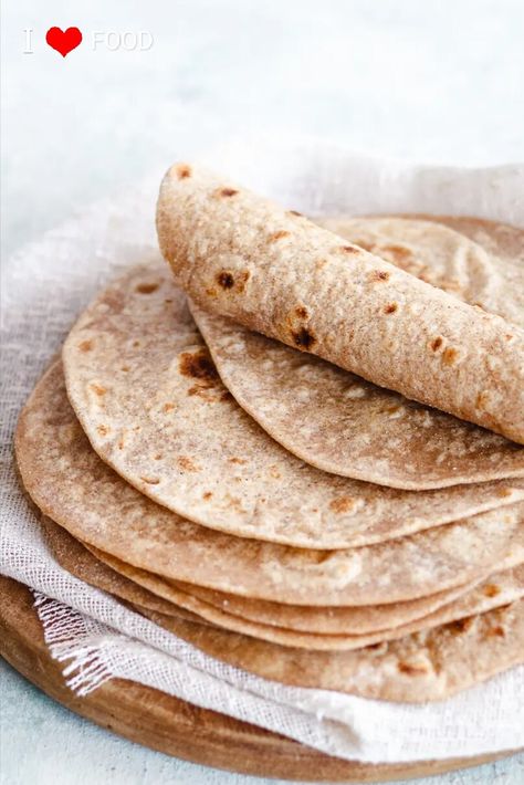 Chapati is an unleavened flatbread made with whole wheat flour, water, and salt. The dough is usually baked on a griddle. It is extremely popular throughout India, Bangladesh, Nepal, Pakistan, and Sri Lanka, but the bread had also spread to Africa and Southeast Asia. In Kenya, chapati is considered a traditional food although it arrived there at the end of the 19th century, Chapati Recipe Indian, Homemade Chapati, Chapati Bread, Chapati Recipe, Chapati Recipes, Kitchen Sanctuary, Indian Flatbread, Indian Side Dishes, Roti Recipe