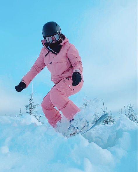 Pink Snowboarding Outfit, Black Snowboarding Outfit, Pink Snowboard Outfit, Snowboard Outfits For Women, Cute Snowboarding Outfits, Snowboarding Outfit Women's, Pink Snowboard, Dope Snow, Snowboard Girl