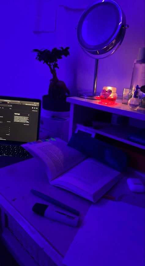 Late Night Room Aesthetic, Homework Aesthetic Night, Late Night Aesthetic Bedroom, Aesthetic Study Inspiration, Late Night Studying Aesthetic, Homework Aesthetic, Study Motivation Aesthetic, Aesthetic Workspace, Homework Motivation