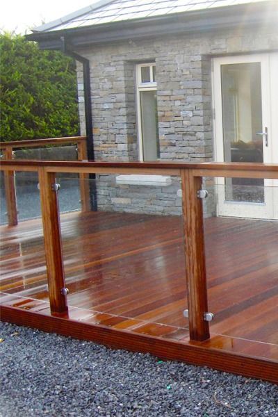 Make sure your garden is summer-ready by installing glass balustrades for decking and patios. Glass balustrades are the perfect option for outdoor spaces, allowing for uninterrupted views without any compromise of safety. Find out more about the designs available, including frameless glass balustrades, wooden and steel handrails, and the various options for balustrade fixings, in our blog. Glass Balustrade Outdoor, Glass Deck Railing Ideas, Patio Balustrade Ideas, Decking Glass Balustrade, Deck Balustrade Ideas, Glass Balcony Ideas, Wooden Balustrade, Balustrade Ideas, Glass Balcony Railing