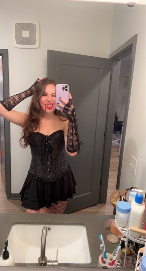 Vampire Cowgirl Costume, Female Vampire Halloween Costume, Dark Vampire Costume, Vampire Costumes Halloween, Vampire Costume Halloween Women, Vampire Costume With Corset, Vampire Inspo Outfit, Vampiro Costume Halloween, Vampire Corset Costume