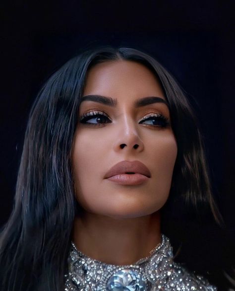 Kim Kardashian Aesthetic Icon, Kim Kardashian Family, Estilo Kim Kardashian, Kendall Jenner Video, Kardashian Beauty, Kim Kardashian Makeup, Kim Kardashian Hair, Estilo Kardashian, Kim Kardashian Outfits