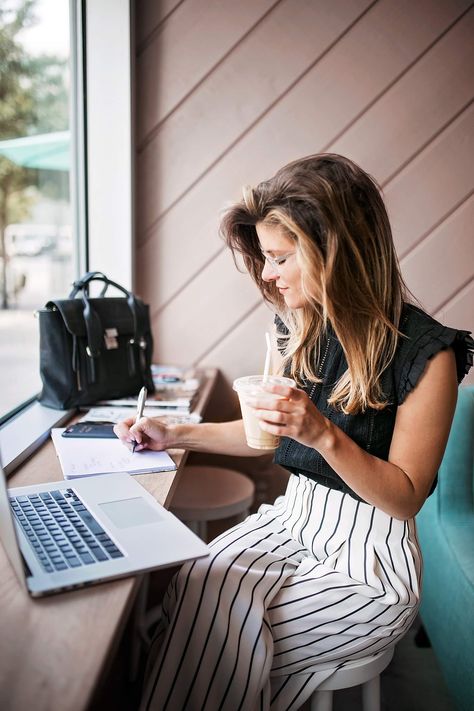 The Basics of Starting a Budget • BrightonTheDay Headshots Women, Brand Photography Inspiration, Business Photoshoot, Branding Photoshoot Inspiration, Personal Branding Photoshoot, Beauty Photoshoot, Business Portrait, Foto Poses, Headshots Professional