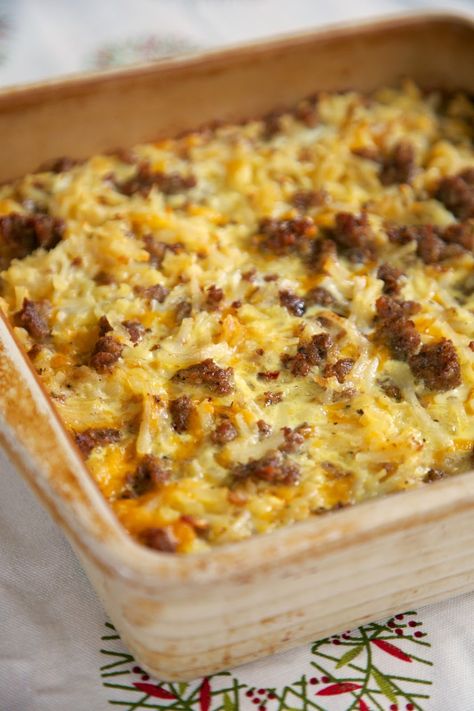 Sausage Hash Brown Breakfast Casserole - hash browns, sausage, eggs & cheese - can be made ahead of time and refrigerated until ready! Sausage Hash Brown Breakfast Casserole, Hash Brown Breakfast Casserole, Sausage Hashbrown Breakfast Casserole, Christmas Morning Brunch, Hash Brown Breakfast, Sausage Hash, Christmas Breakfast Recipe, Breakfast Hashbrowns, Hashbrown Breakfast Casserole