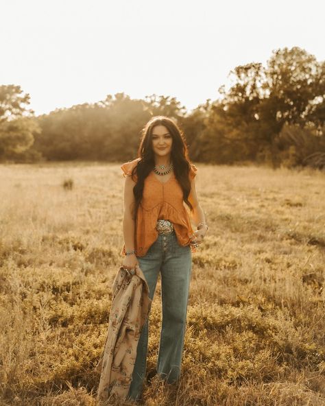 Got to capture the amazing @katelynrickman8 🔥 #explore #explorepage #country #westernfashion #portrait #photographer #westtexas #westtexasphotographer #midlandtx Western Senior Pictures Outfit, Western Photoshoot Outfits, Western Photoshoot Ideas, Western Photo Shoots, Western Photoshoot, Western Photo, Western Photography, Country Senior Pictures, Self Portrait Photography